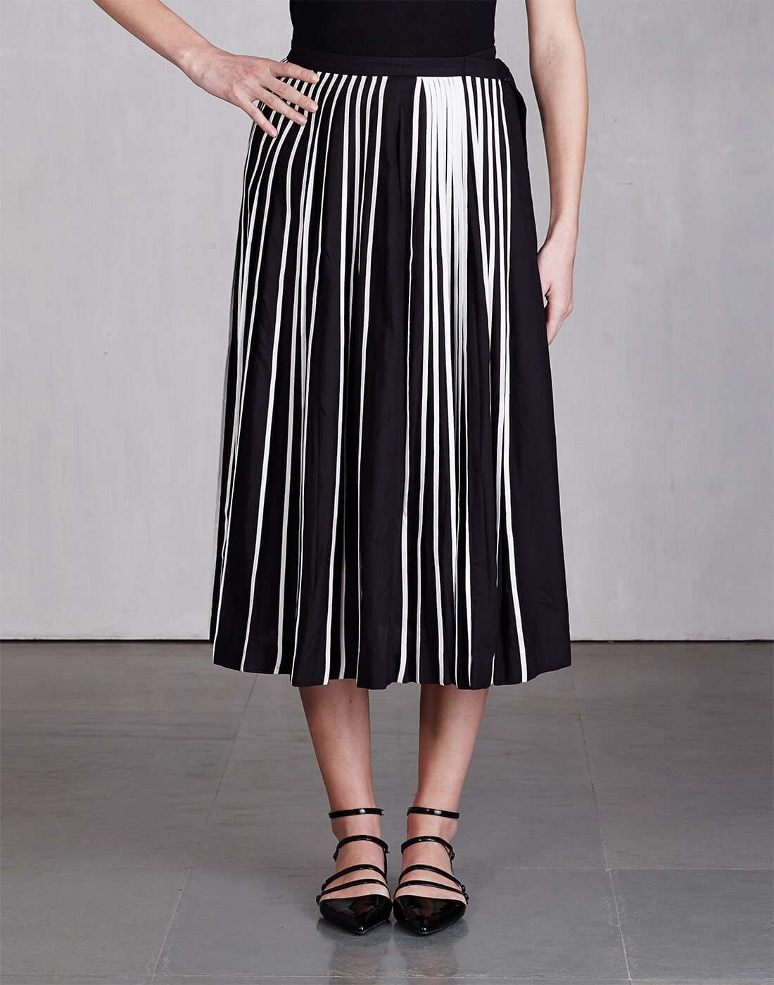 Black And White Binding Skirt